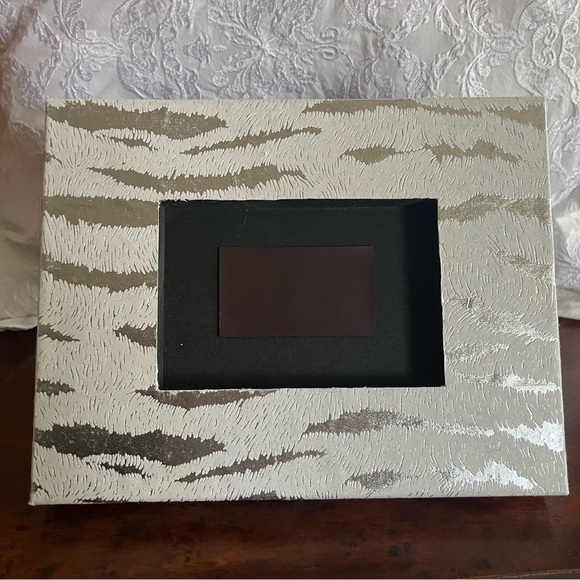 Floral Patterned Picture Frame - Picture 11 of 14